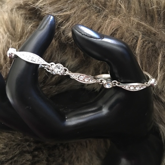 Silver tone clear rhinestone bracelet 7.5” - Picture 1 of 8